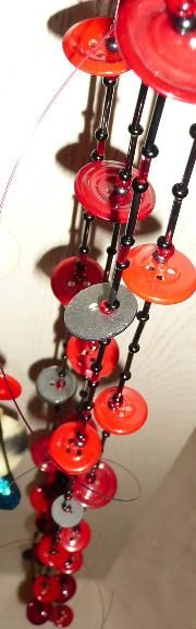Perlenkette in Rot und Schwarz